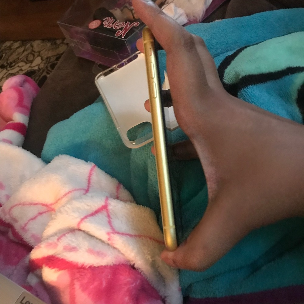 APPLE IPHONE 11 - Picture 2 of 5